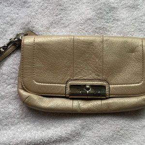 Coach Wristlet Rose Gold